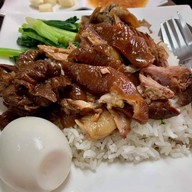 ร้านกินอิ่ม ถนนชาตะผดุง(หลังอนามัยแม่และเด็ก)