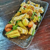 ร้านกินอิ่ม ถนนชาตะผดุง(หลังอนามัยแม่และเด็ก)