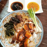 ร้านกินอิ่ม ถนนชาตะผดุง(หลังอนามัยแม่และเด็ก)