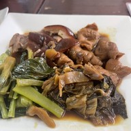 ร้านกินอิ่ม ถนนชาตะผดุง(หลังอนามัยแม่และเด็ก)