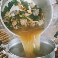 ป่าสักริมโขง - ต้มไก่บ้าน