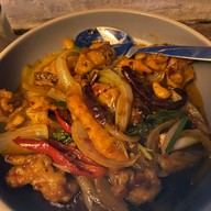 แจ่มจันทร์ บาร์ แอนด์ บิสโทร