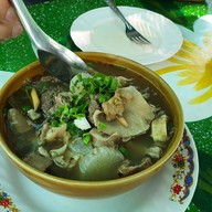 เมนูของร้าน แม่น้ำหวานลาบก้อย