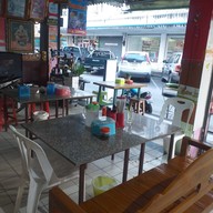 ร้านก๋วยเตี๋ยวรวยเส้น & อาหารตามสั่ง ลำปาง (อัศวิน) สาขา1