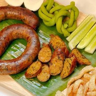 มาดามไส้อั่ว ปิ่นเกล้า