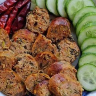 มาดามไส้อั่ว ปิ่นเกล้า