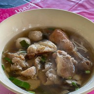 ก๋วยเตี๋ยวชายทุ่งน้ำฟ้า