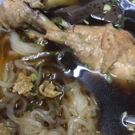 ก๋วยเตี๋ยวไก่มะระ นายสถานี & ข้าวขาหมู