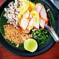 เมนูของร้าน ก๋วยเตี๋ยวห้อยขา พิษณุโลกสองแคว