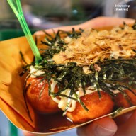 กิน กิน ทาโกะยากิ (Gin Gin Takoyaki & café たこ焼き & カフェ ตลาดบ้านสวนซอยคุณพระ