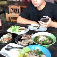 เฮือนแม่อุ้ย