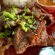 ก๋วยเตี๋ยวเนื้อโกเบ โรงเตี๊ยมสีแดง