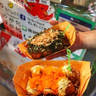กิน กิน ทาโกะยากิ (Gin Gin Takoyaki & café たこ焼き & カフェ ตลาดบ้านสวนซอยคุณพระ