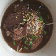 เมนูของร้าน ก๋วยเตี๋ยวเรือบ้านในชายน้ำ ลพบุรี