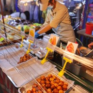 กิน กิน ทาโกะยากิ (Gin Gin Takoyaki & café たこ焼き & カフェ ตลาดบ้านสวนซอยคุณพระ