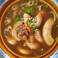 ก๋วยเตี๋ยวเนื้อโกเบ โรงเตี๊ยมสีแดง