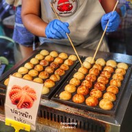 กิน กิน ทาโกะยากิ (Gin Gin Takoyaki & café たこ焼き & カフェ ตลาดบ้านสวนซอยคุณพระ