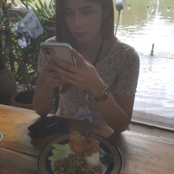 บรรยากาศ ก๋วยเตี๋ยวเรือบ้านในชายน้ำ ลพบุรี