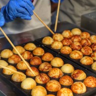 กิน กิน ทาโกะยากิ (Gin Gin Takoyaki & café たこ焼き & カフェ ตลาดบ้านสวนซอยคุณพระ