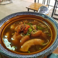 ก๋วยเตี๋ยวเนื้อโกเบ โรงเตี๊ยมสีแดง