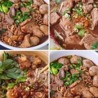 ร้านตำหนักแก้ว ราคาเริ่มต้น 59 บาท อร่อยระดับตำนานมากกว่า 20
