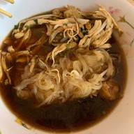 ก๋วยเตี๋ยวไก่มะระ นายสถานี & ข้าวขาหมู