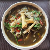 ส้มตำริมบึง