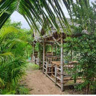 ส้มตำริมบึง