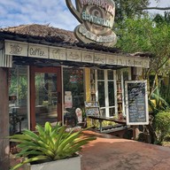หน้าร้าน ต้นขนมหวาน สะพานกาแฟ