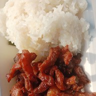 เมนูของร้าน ข้าวเหนียวหมูทอด ไข่เหลี้ยม นวลจันทร์