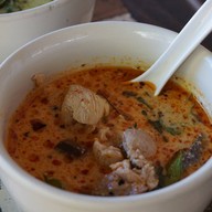 บ้านสวน ขนมจีน - ตำแคปหมู