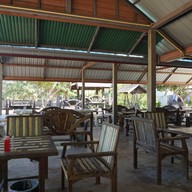 บ้านสวน ขนมจีน - ตำแคปหมู