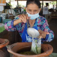 บ้านสวน ขนมจีน - ตำแคปหมู