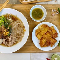 ก๋วยเตี๋ยวหมูเลียง สูตรจันทบุรี