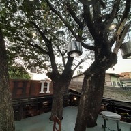 Hidden cafe  แหนมเนืองลับเล