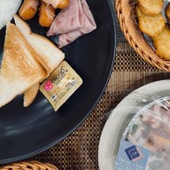 Swan cafe and eatery ตลาดบ้านใหม่