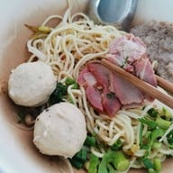ก๋วยเตี๋ยวหมูอบวัดกลาง