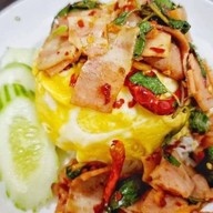 กระเพราไฟลุก