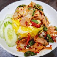 กระเพราไฟลุก