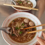 โกเกี๋ยง เกาเหลาเนื้อตุ๋น หมูตุ๋น ริมคลองสามชัย