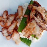 เมนูของร้าน ข้าวเหนียวหมูทอด ไข่เหลี้ยม นวลจันทร์