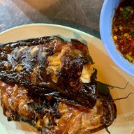 เมนูของร้าน ปลาเผารางน้ำ