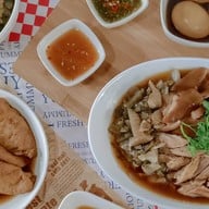 ข้าวขาหมูบางรัก เชียงราย