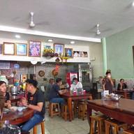 บรรยากาศ ล้วนข้าวมันไก่หน้าโรงพยาบาลพระพุทธบาท พระพุทธบาท