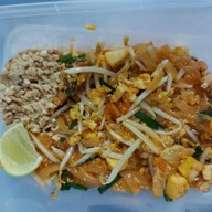 ขนมปังแลบลิ้นครูต้อย&ชากาแฟ ผลไม้พร้อมทาน