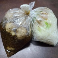 โกรวย ก๋วยเตี๋ยวเนื้อและหมู แยกบ้านดู่