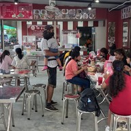 โกข้าวมันไก่ตอน & ก๋วยเตี๋ยวเรือ คู้บอน ซอย 4