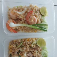 ขนมปังแลบลิ้นครูต้อย&ชากาแฟ ผลไม้พร้อมทาน