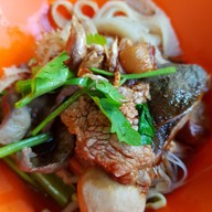 ก๋วยเตี๋ยวหมูตุ๋น-เนื้อตุ๋น นายเหมาะ