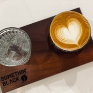 SOMETHIN' BLACK coffee & bakery พระโขนง คลองตัน